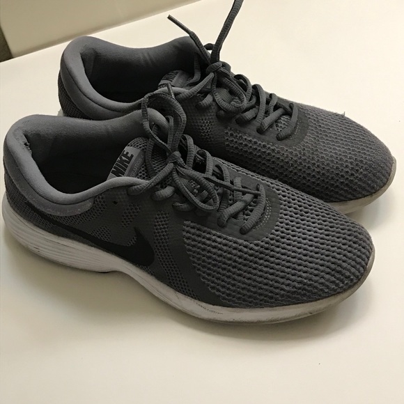 Nike Revolution 4 (908988-010) Athletic Shoe - Picture 2 of 9